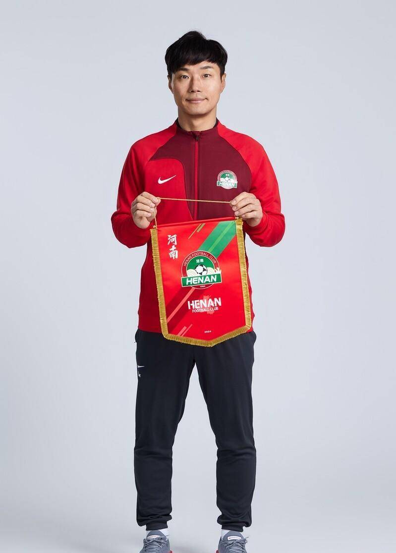 开云体育-河南建业状态低迷，球迷呼吁支持帮助队伍崛起，气势如虹的简单介绍