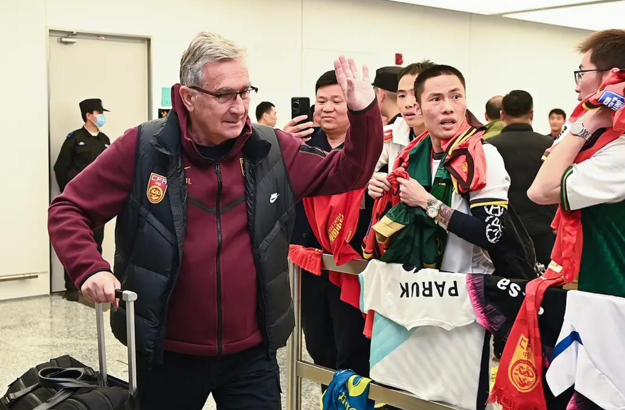 国际足球对抗再度唤醒球迷热情，全场震撼