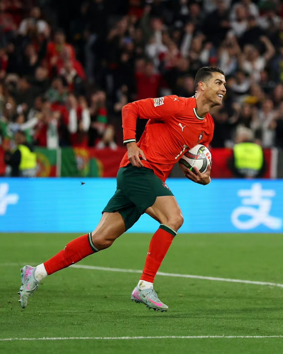 包含欧国联赛程揭晓:联赛新赛程引热议，球迷期待看点，势不可挡的词条