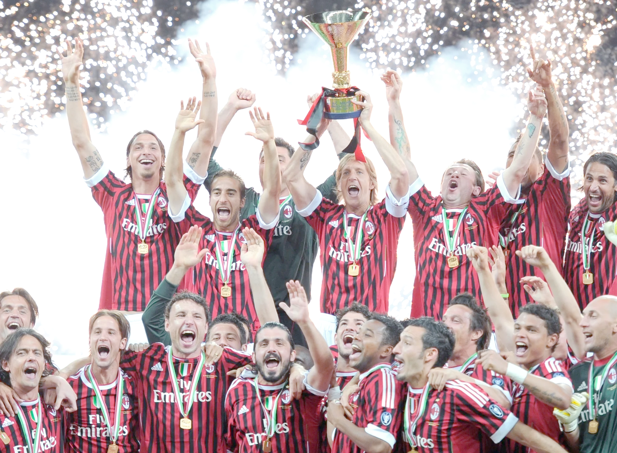 AC米兰磨合期结束，全队状态逐渐走向巅峰，掌声雷动