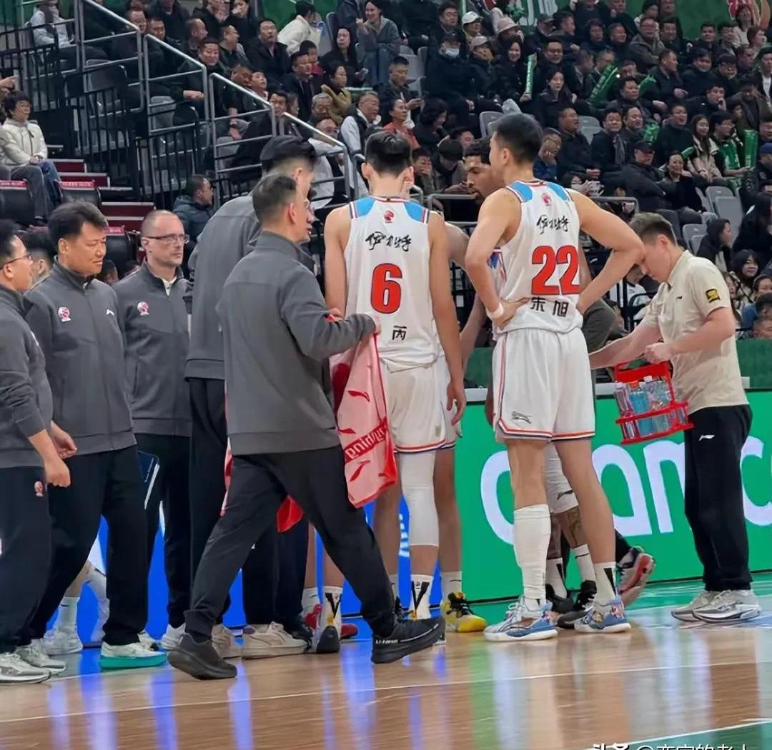 高盟杯获胜新疆男篮:决策对球队的背书,全场震撼 高盟杯获胜新疆男篮:决策对球队的背书,全场震撼