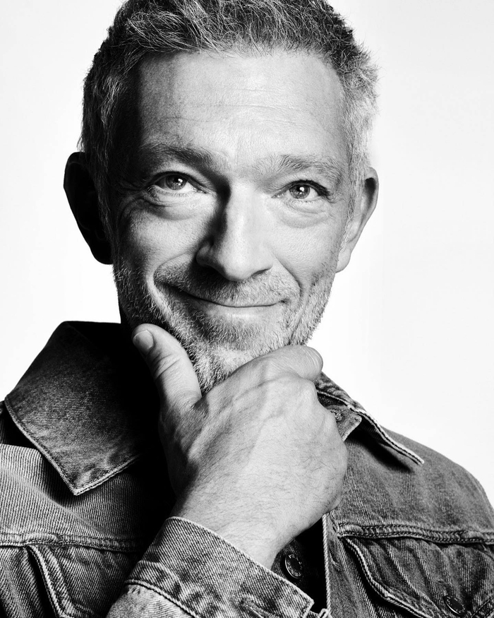 意大利队员登上杂志封面展现时尚风采，振奋人心