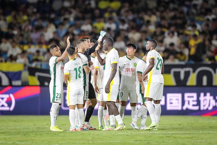 东亚强队将展开一场激烈的国际比赛，气势如虹