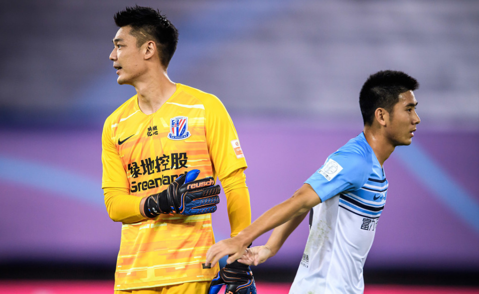 申花战富力强强对话,智取对手成功登顶,战绩斐然 申花战富力强强对话,智取对手成功登顶,战绩斐然