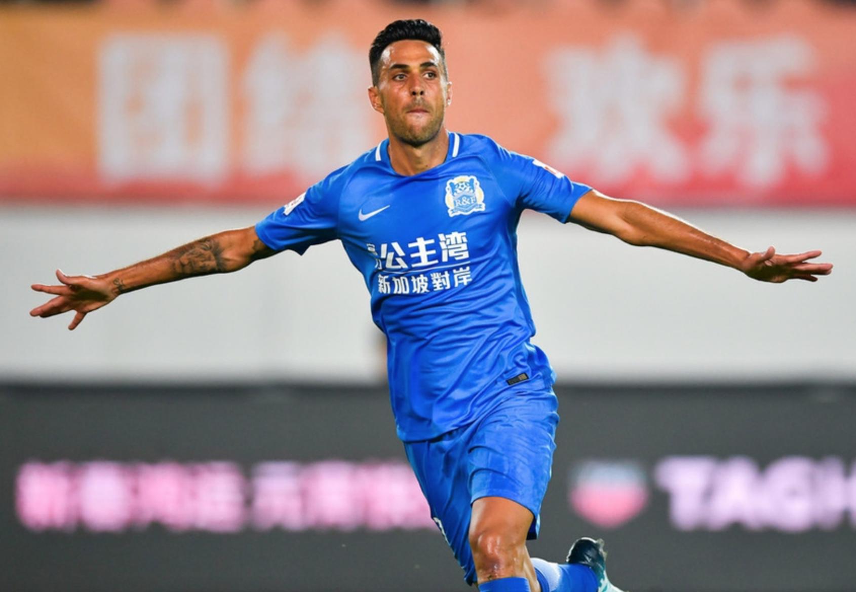 申花战富力强强对话,智取对手成功登顶,战绩斐然 申花战富力强强对话,智取对手成功登顶,战绩斐然