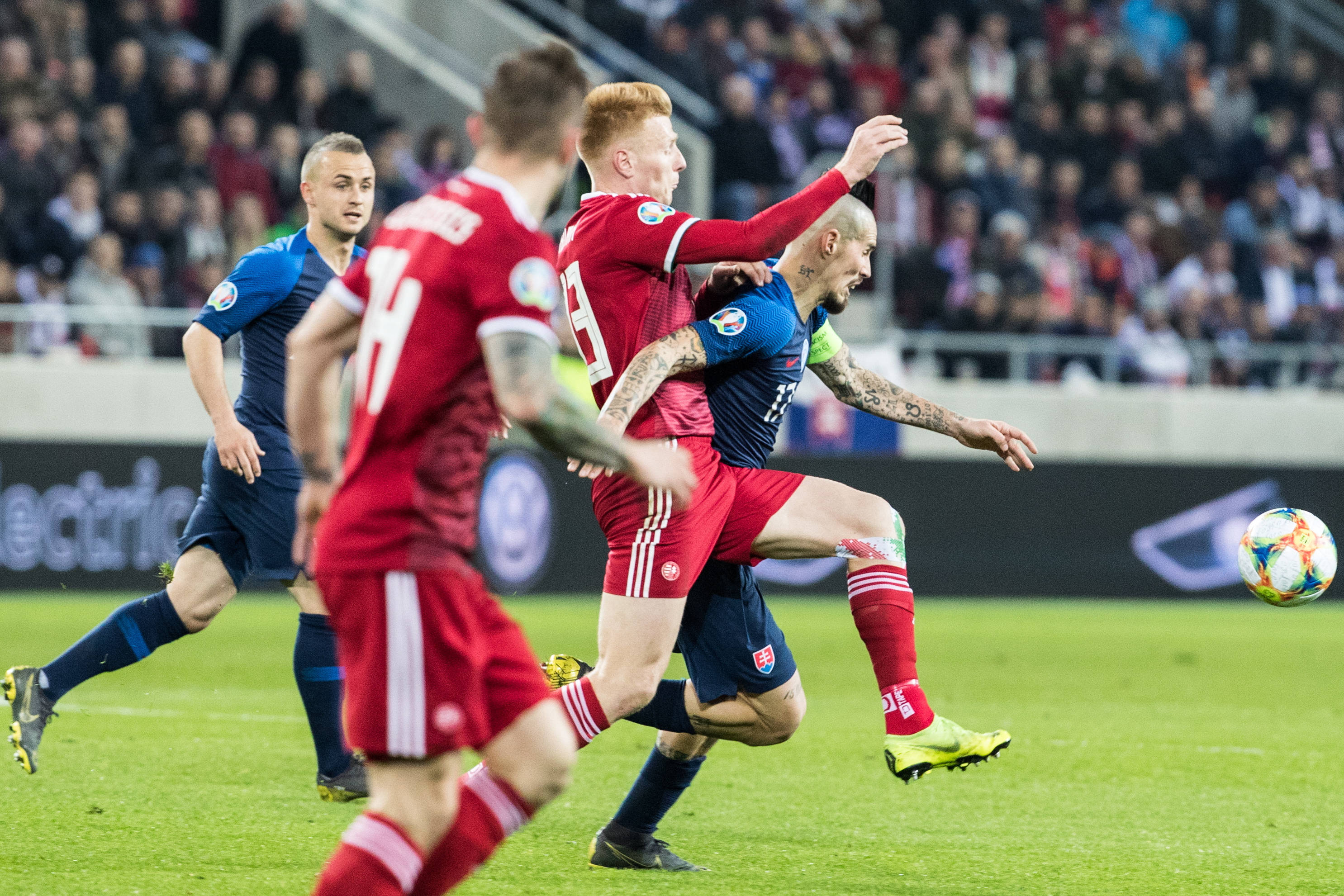 哈萨克斯坦队在欧预赛中收获胜利,引发热议,掌声雷动 哈萨克斯坦队在欧预赛中收获胜利,引发热议,掌声雷动