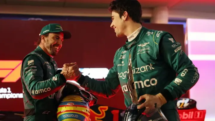 开云官网-索伯车队鏖战梅赛德斯，阿隆索高光表现