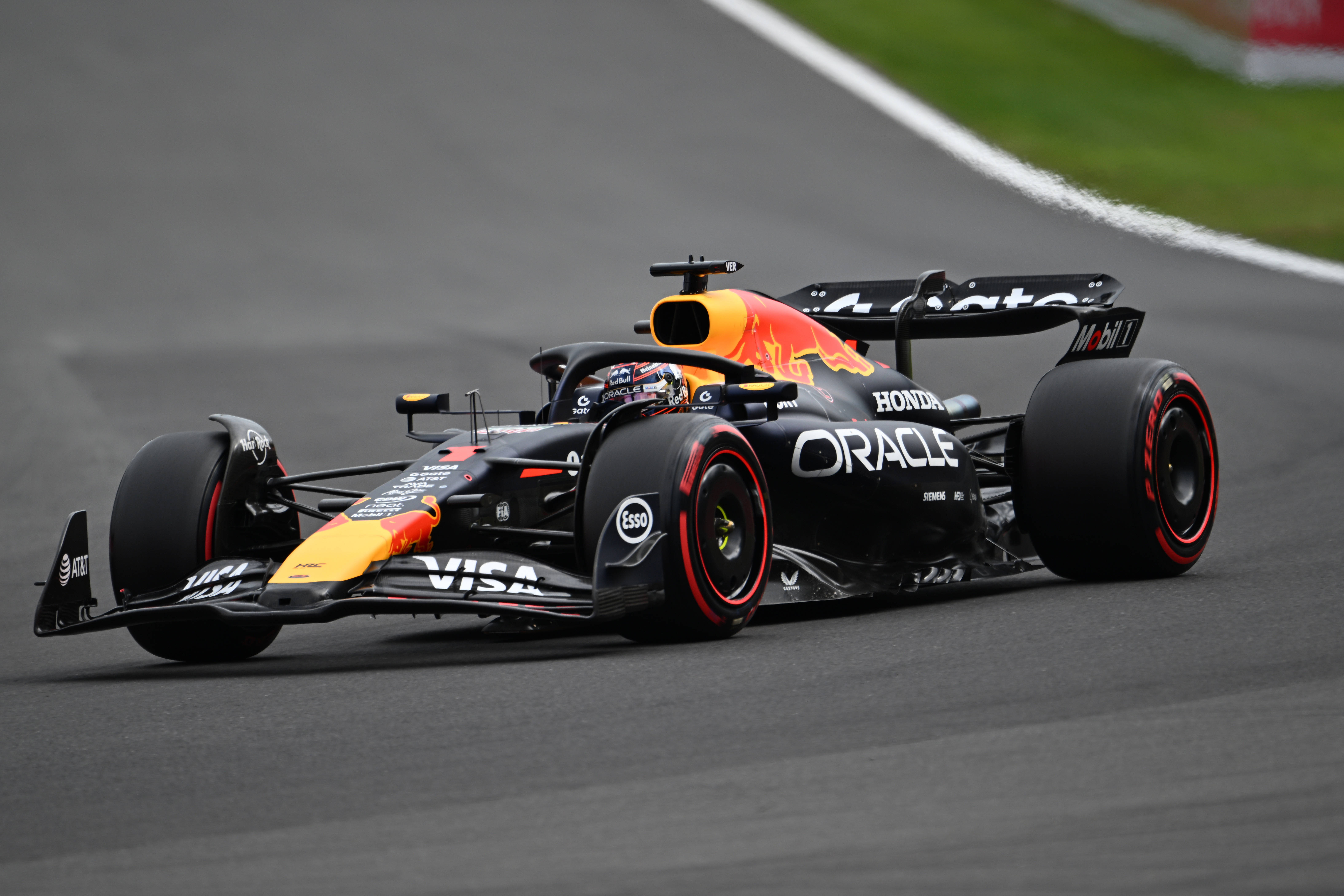 迈凯伦逆转阿斯顿马丁,勒克莱尔统治全场 迈凯伦逆转阿斯顿马丁,勒克莱尔统治全场