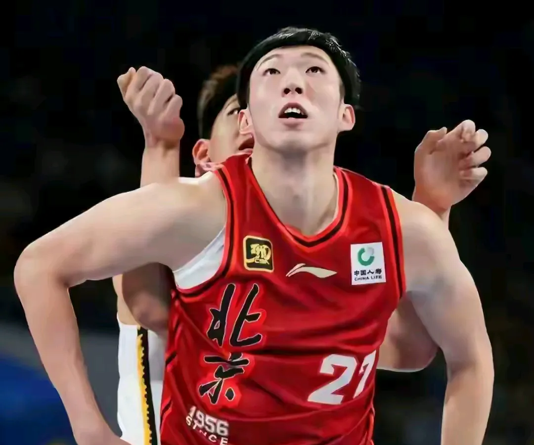 广州队横扫湖人，周琦扛起全队