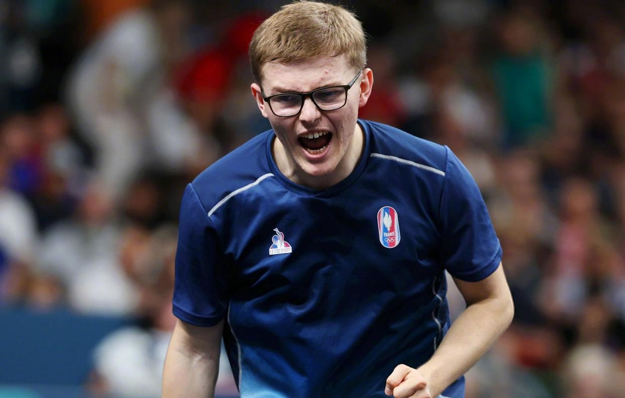 法国队鏖战日本队,张本智和点燃赛场 法国队鏖战日本队,张本智和点燃赛场