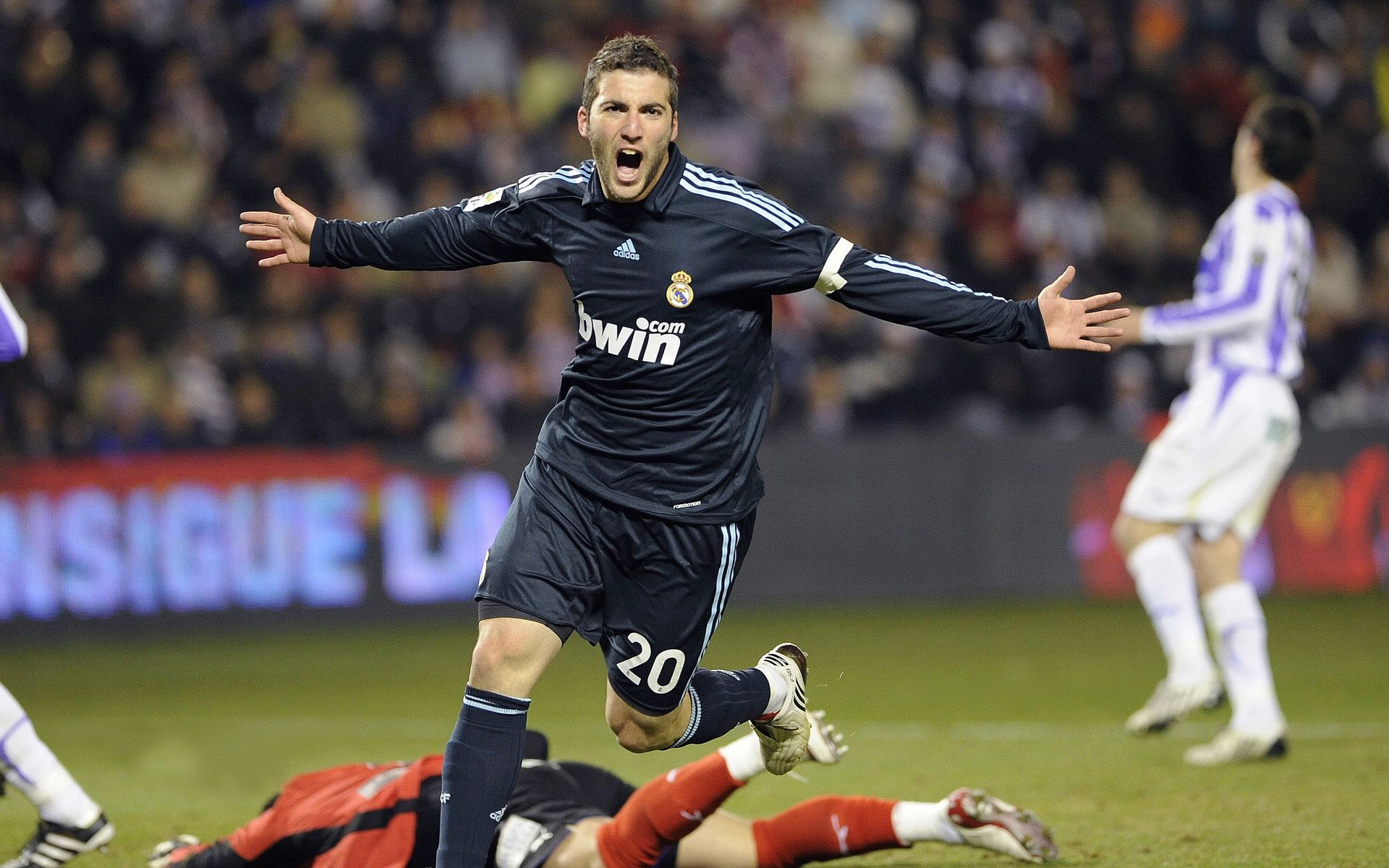 开云体育-一念天堂，一念地狱！德罗赞末节11分导演逆转，森林狼锋线真核已成胜负晴雨表